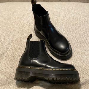 2976 polished smooth platform Chelsea boots